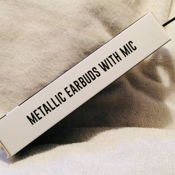 Metallic Earbuds earphones with inline Microphone - Picture 4 of 6